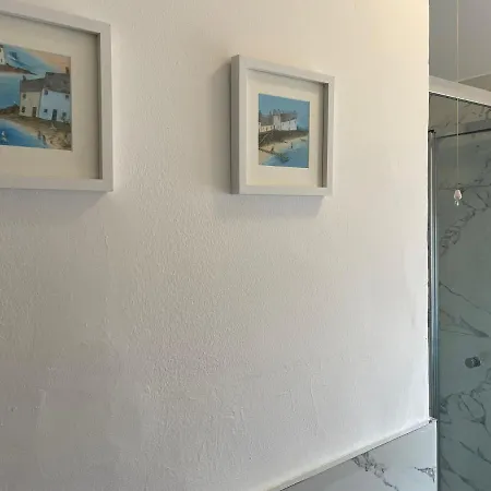 Birch, 7 Large Bedrm, Sleeps 14 * Birmingham