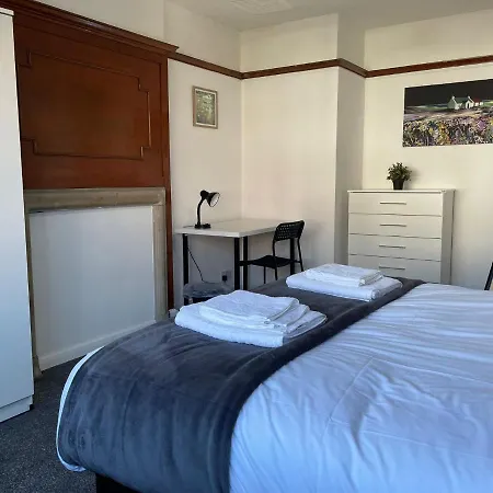 Ferienhaus Birch, 7 Large Bedrm, Sleeps 14 Birmingham