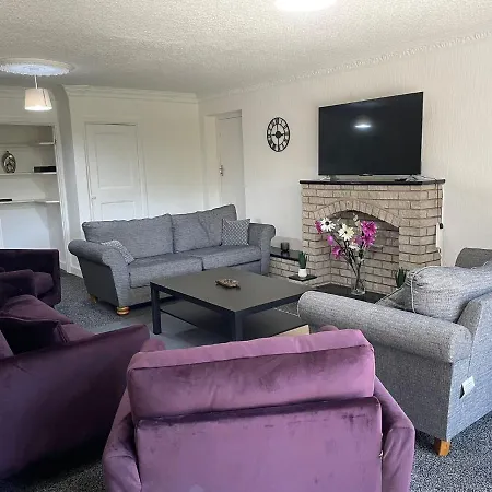 Birch, 7 Large Bedrm, Sleeps 14 * Birmingham