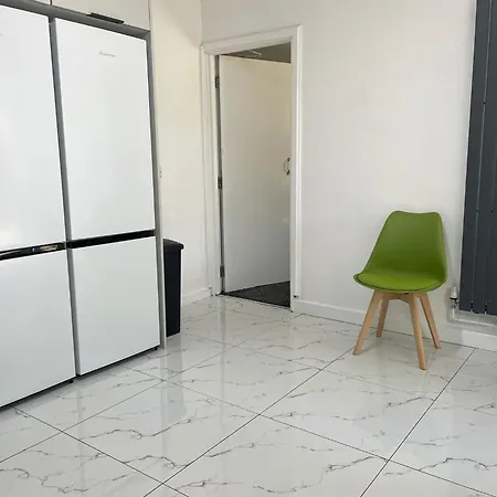 Birch, 7 Large Bedrm, Sleeps 14 Ferienhaus Birmingham